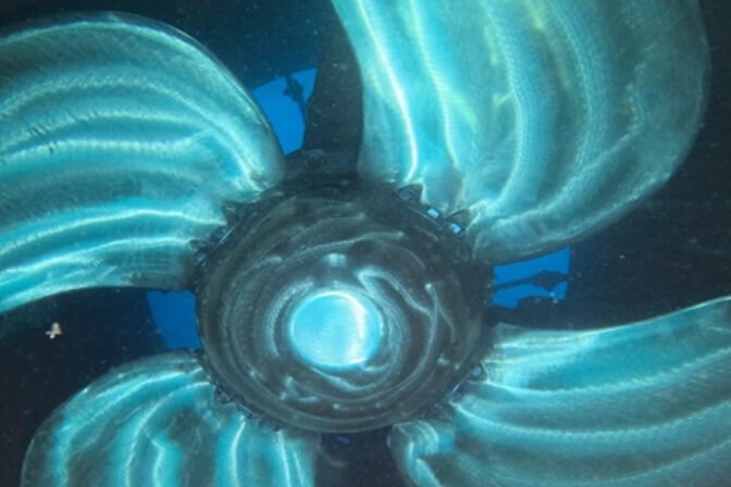 Underwater Bow Thruster Tunnel Cleaning and Blades Polishing